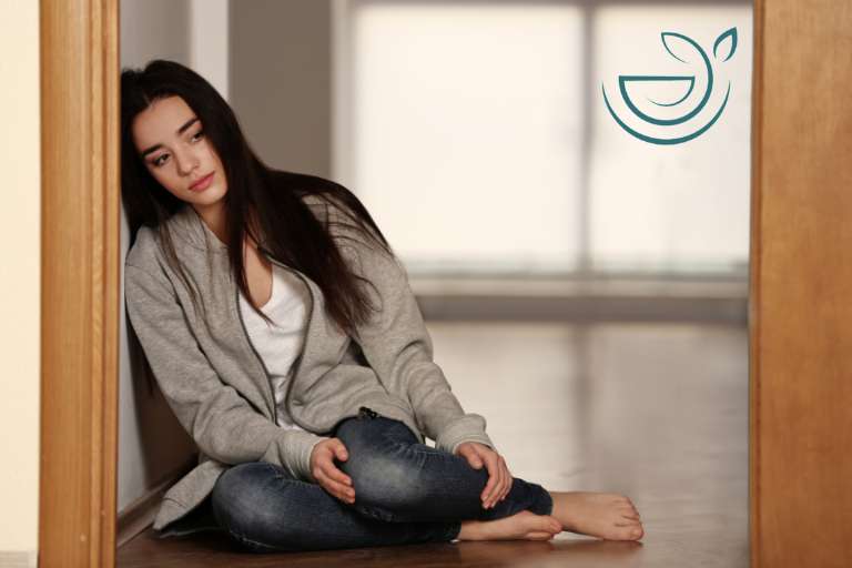Anxious woman 768x512 Hypnotherapy for anxiety breaks the cycle of racing thoughts