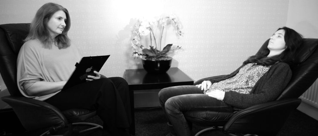 Sarah hypnotising 1080x439